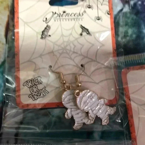 Halloween earring lot of 3‎ sets and a keychain/ clip - Picture 4 of 5